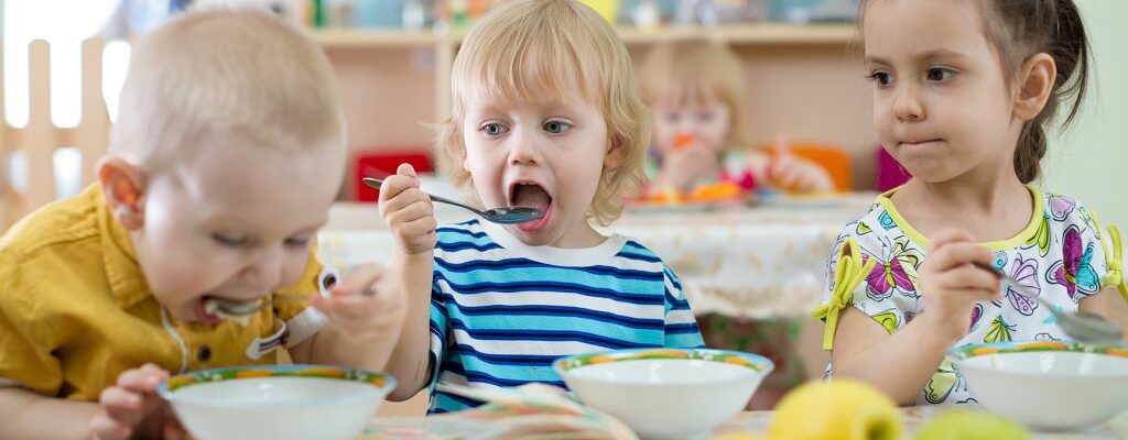 gemeinsame Mahlzeit in der Kita