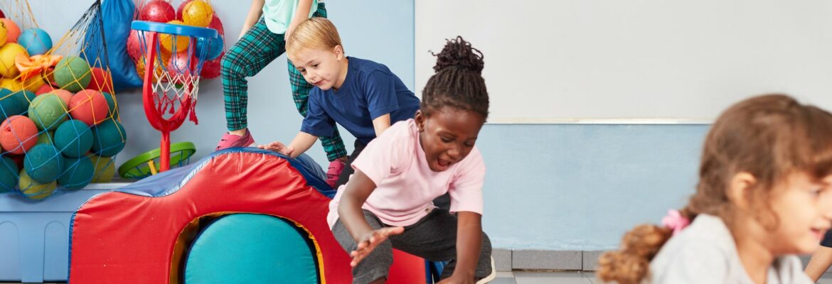 Bewegungsbaustelle Kita Bewegungslandschaft, Bewegungsspiele Kindergarten, Grobmotorik, Feinmotorik