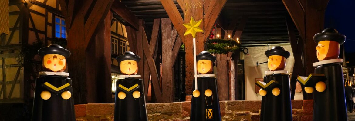 Dreikönig und Sternsinger in der Kita Epiphanias Weihrauch, Gewänder und Sterndeuter erklären Heilige Drei Könige Basteln + singen