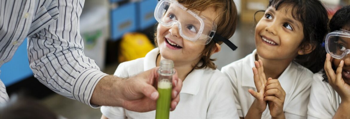 Experimente im Kindergarten, experimentieren mit Wasser, experimentieren mit Feuer, Technik und Strom, Chemie