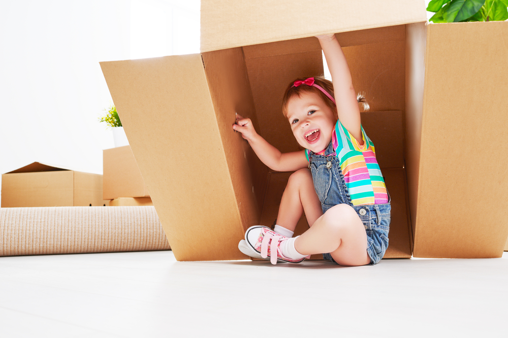 Bewegung, Bewegungsspiele, Kinder bauen eine Höhle