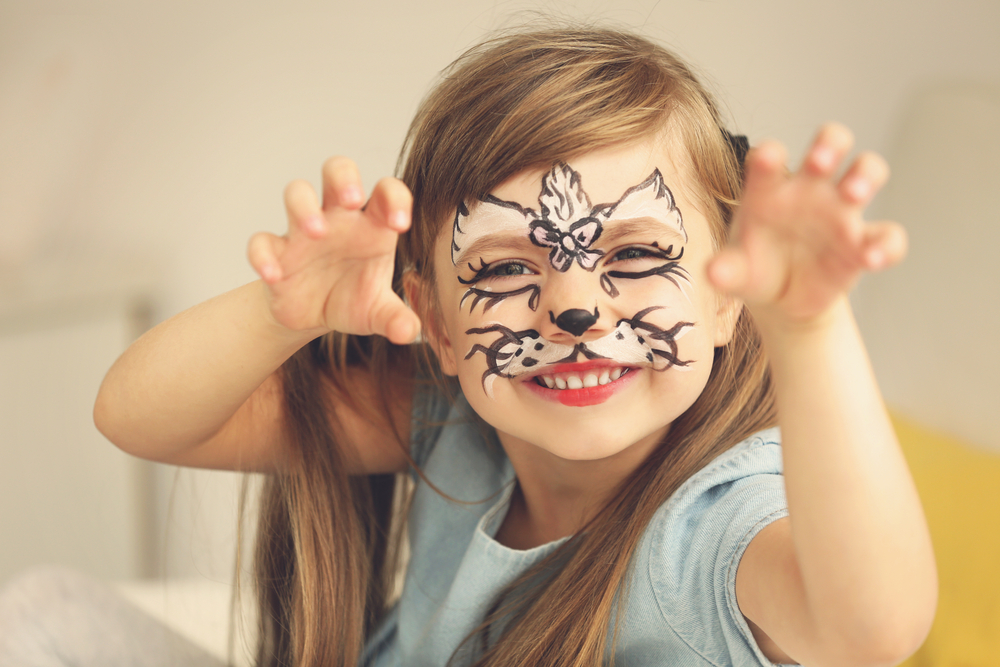 Kinder bewegen sich wie Tiere, Bewegungsspiele, Bewegung, freies spielen im Kindergarten, Fantasiespiele