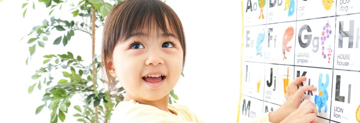 Kinderreime machen viel mehr als nur Spaß: Sie fördern den Spracherwerb auf vielfältige Art und Weise. Die schönsten Reime für Kindergarten und Kita